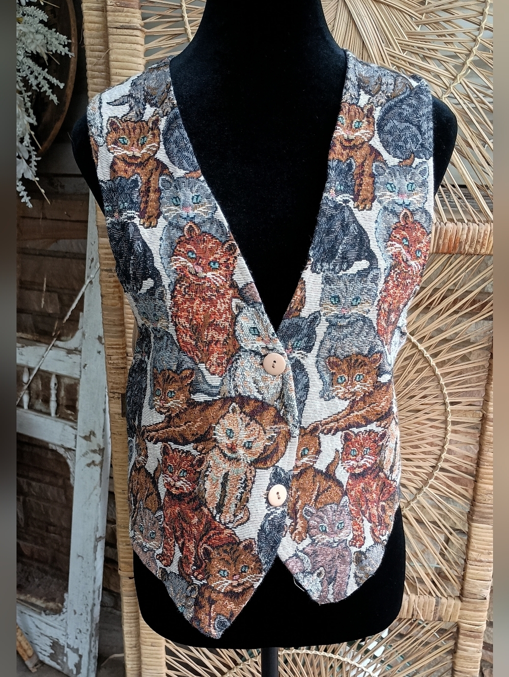 Vintage Cat Pattern Button-Front Vest in Multi-Color_XS